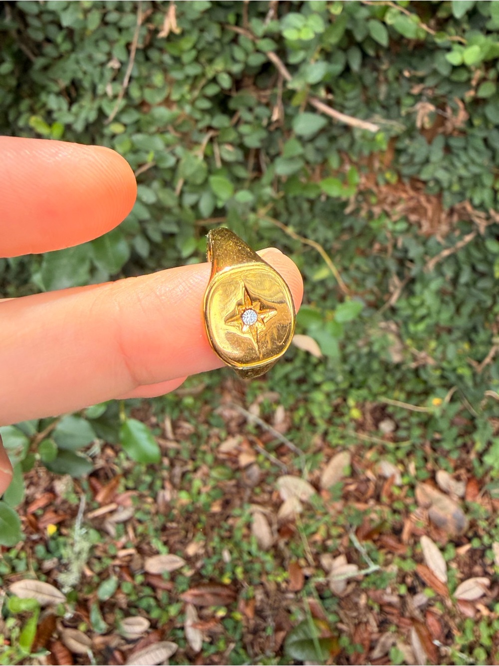Signet Ring with Star Motif and Center Stone Gold Ring Waterproof - Picture 4 of 10